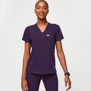🩷 Figs Catarina One-Pocket Scrub Top in Ltd Edition Purple Jam Size XS ($38)